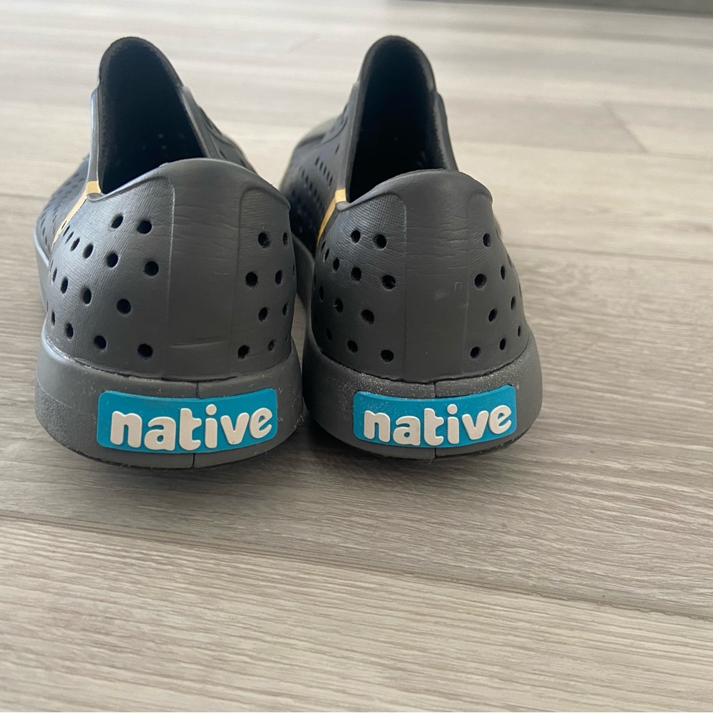 Native Women's Jefferson Slip On water Shoes - Picture 2 of 7